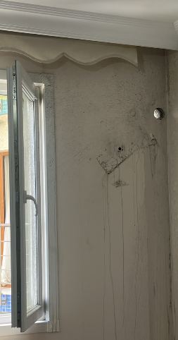 Duvarda açılmış karot deliği
